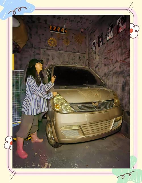 2025年天天彩资料大全和街头下水道爬出女子与街头下水道爬出女子身体视频